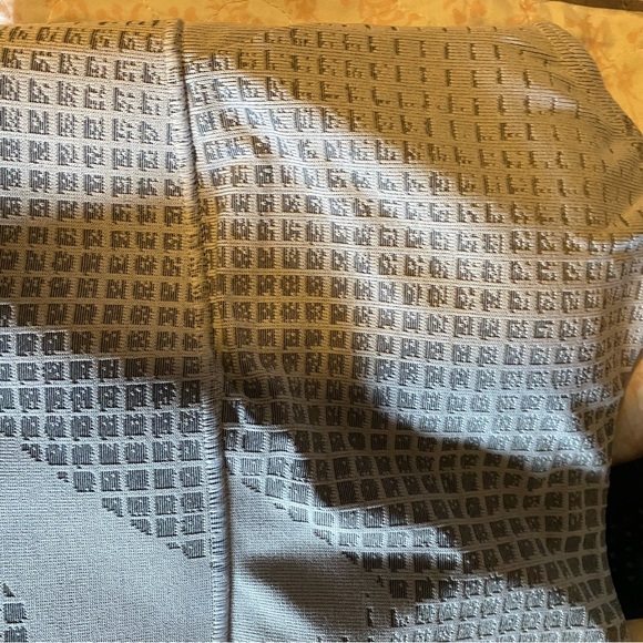 Under Armour Grey Bra. - Picture 2 of 5